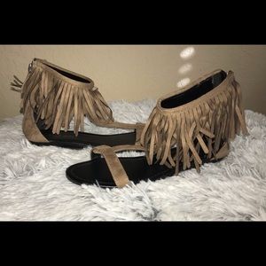Sandals/fringe with back zipper
